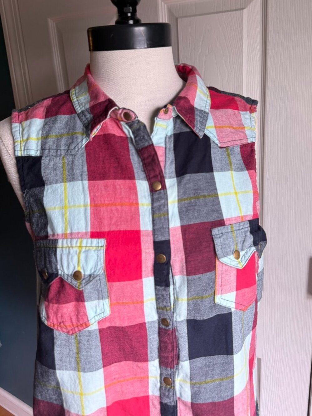 Love Fire Sleevless Plaid Shirt - Size Large
